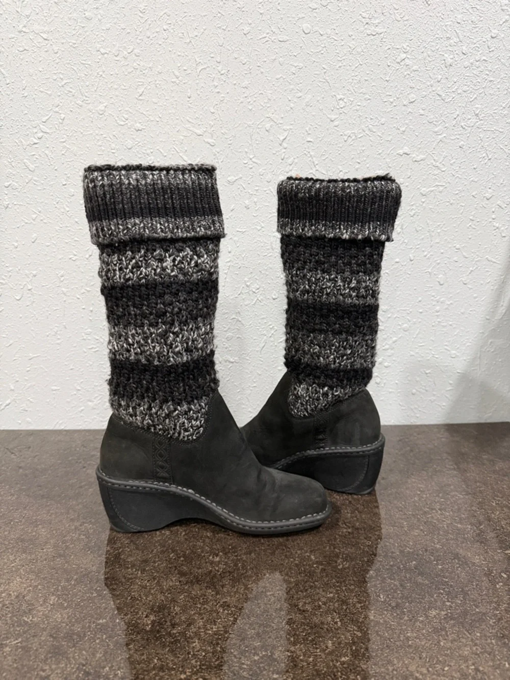 UGG Women's Cresthaven Boot Size 7 Wedge Heel Black Nubuck Gray‎ Knit Pull On